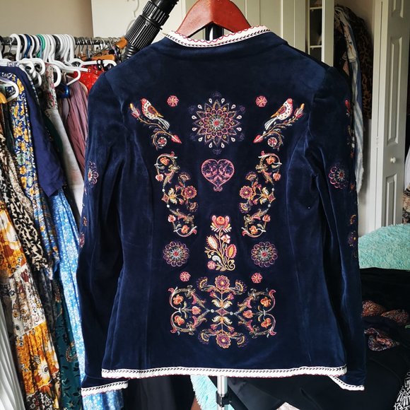 Velvet Embroidered Blazer - Picture 5 of 6